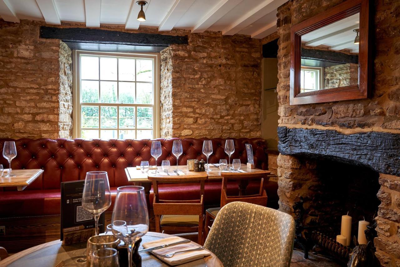 The Horse And Groom Inn マルムズベリー エクステリア 写真