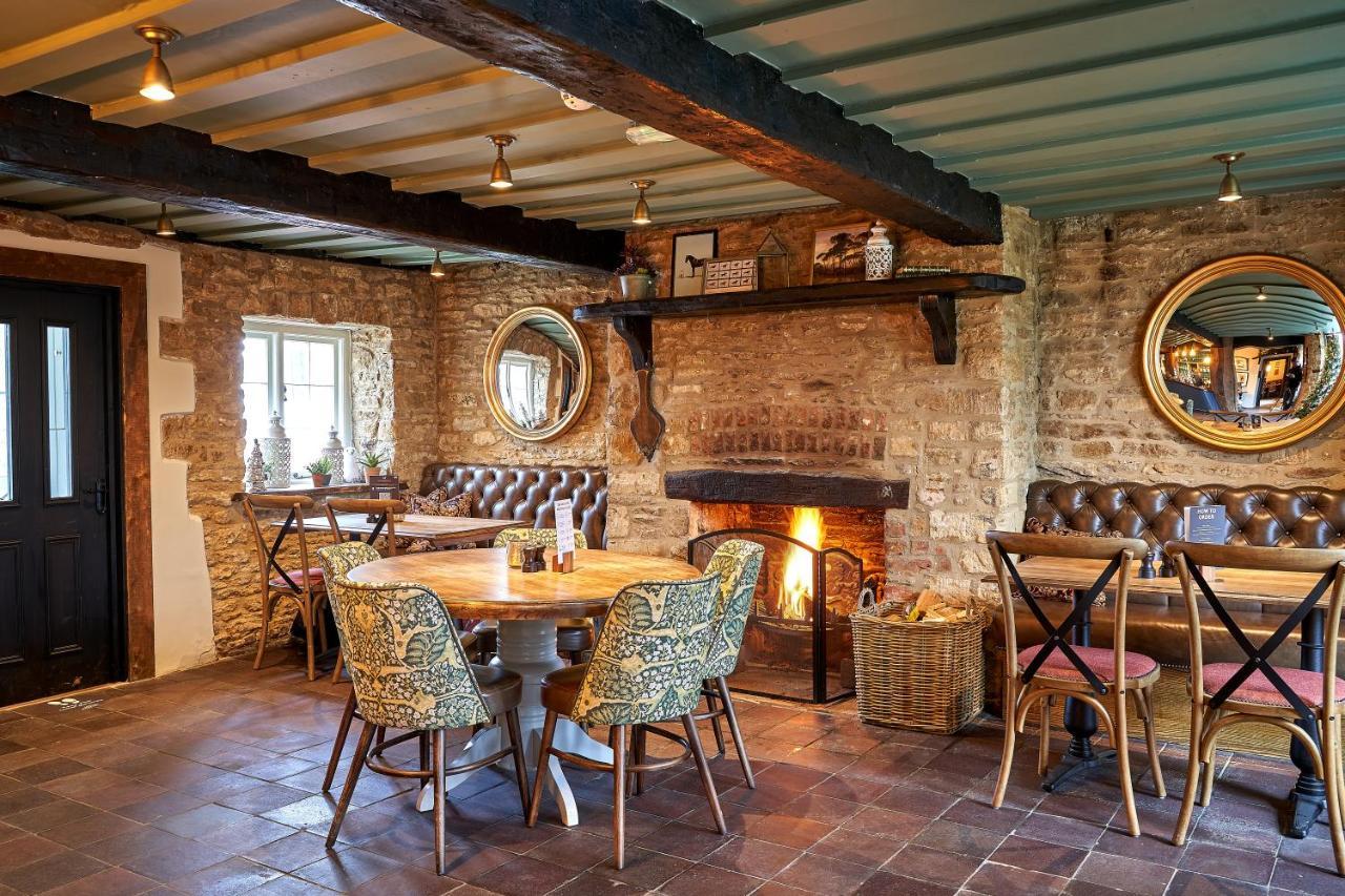 The Horse And Groom Inn マルムズベリー エクステリア 写真
